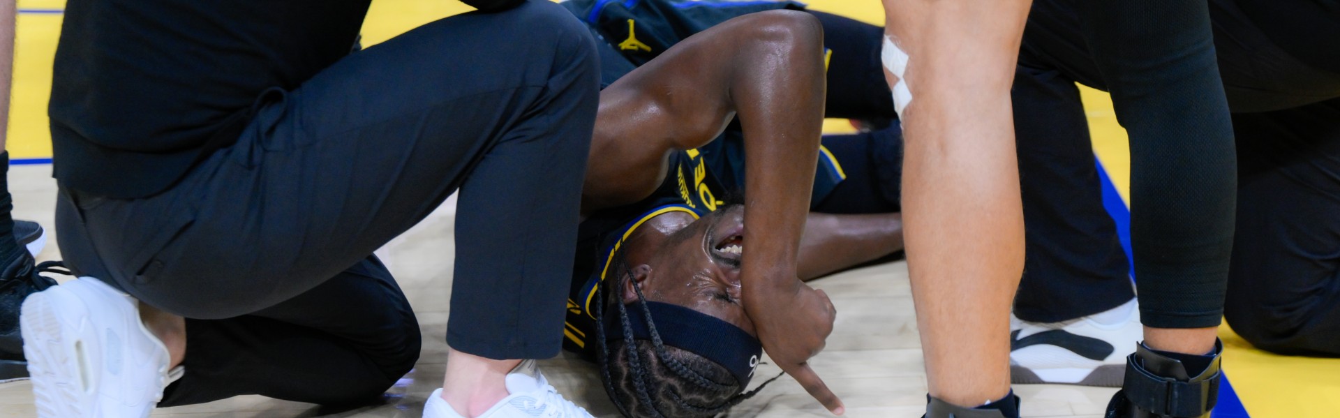 球探体育官网-巴特勒是份明年到期的垃圾合同 只能换合同更垃圾的大帝&amp;乔治&amp;AD