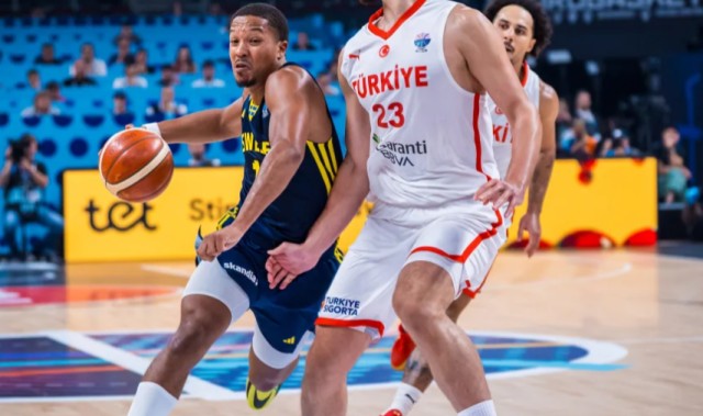 连续6场全场最佳！决胜时刻1人统治攻防 申京24+16+6引休媒大赞