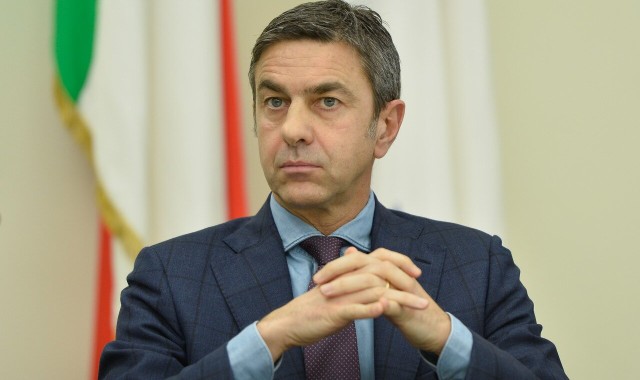 科斯塔库塔提醒巴尔泰萨吉：当时不应该等球，而应该主动去争球